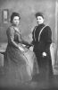 1908 Johanna van der Leest en haar zuster Petronella.